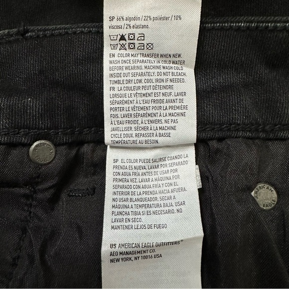 NWT American Eagle Black Curvy Super High-rise Distressed Shorts, Size 10 - Picture 13 of 14